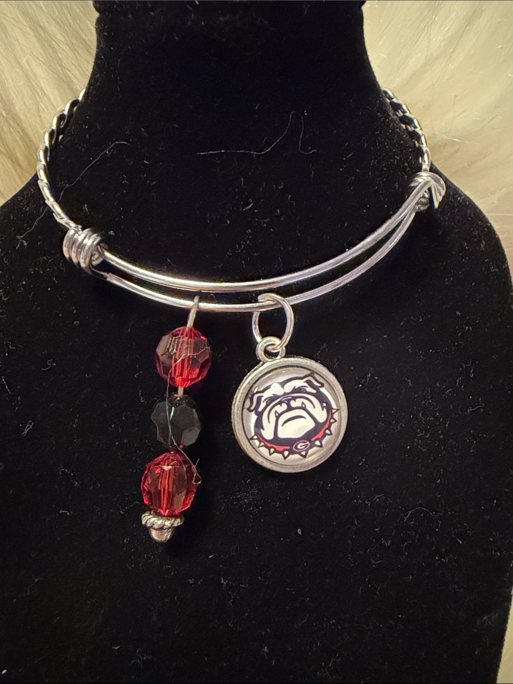Silver Tone  Georgia Bulldog Charm Bangle Bracelet with Red and Black Beads